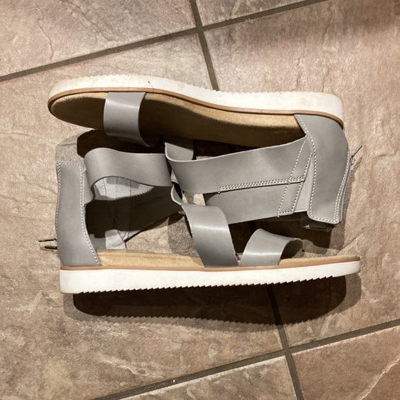 Sandals - Picture 2 of 5